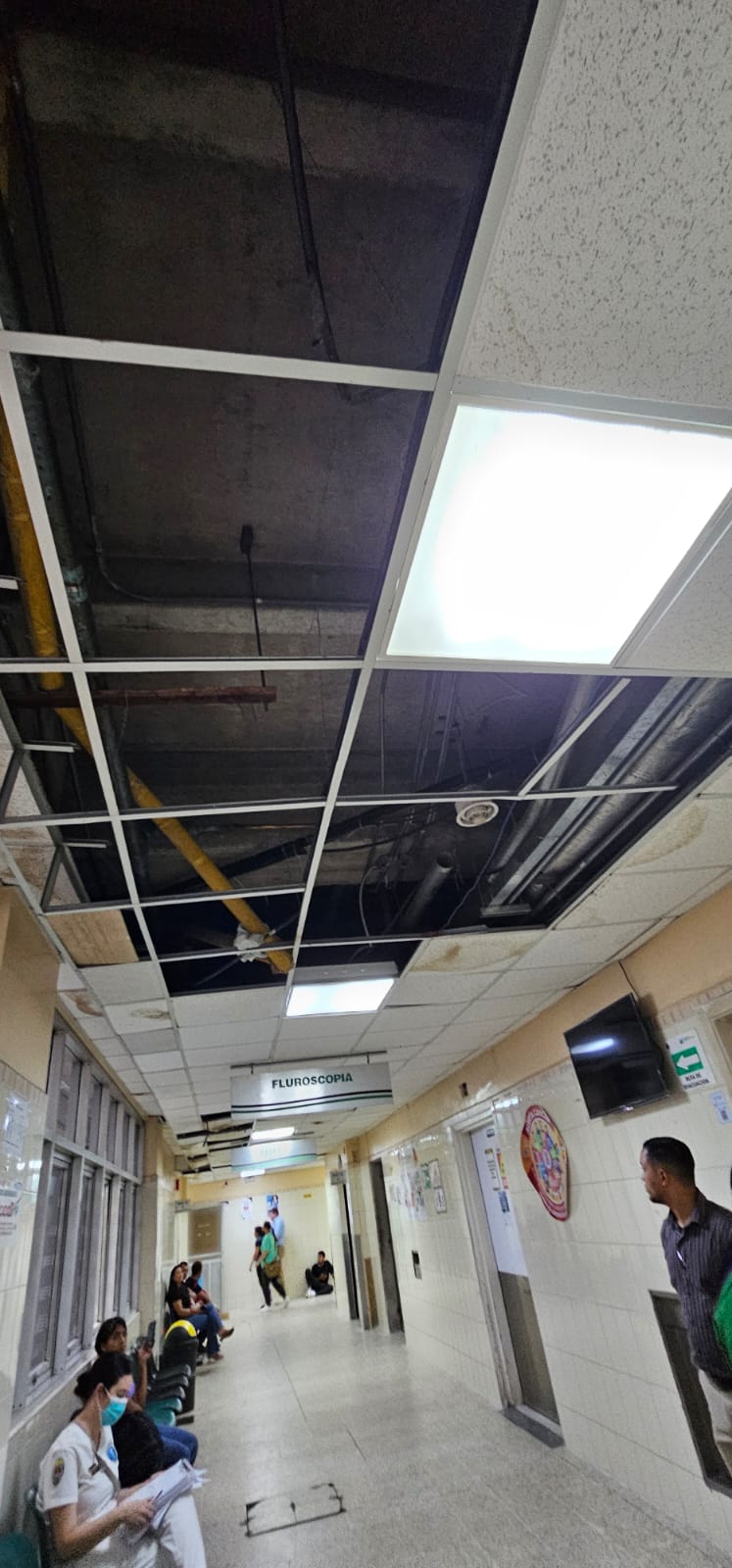 Techo colapsado en el área de fluoroscopia